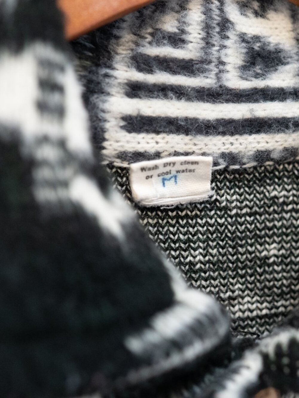 Vintage Handmade Ecuadorian Wool Cardigan Artesanías Chavez Geometric Aztec Boho - Picture 5 of 9